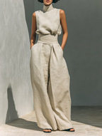 Set consisting of a sleeveless blouse and wide-leg pants made of a cotton-linen blend.